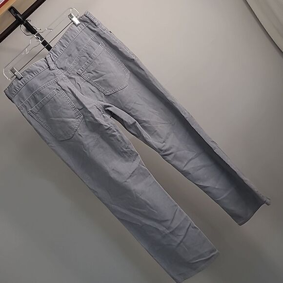 Old Navy sz 33 waist 30 length.  Gray corduroy.  Excellent condition. Button fly - Picture 4 of 8
